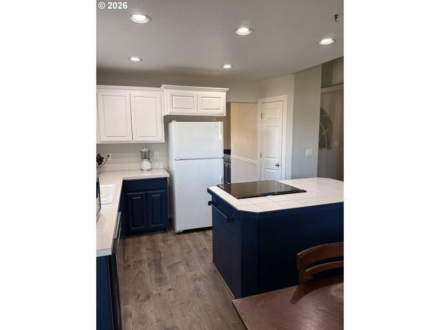 19208 COKERON Dr, Oregon City, OR 97045