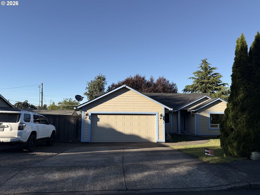 19208 COKERON Dr, Oregon City, OR 97045