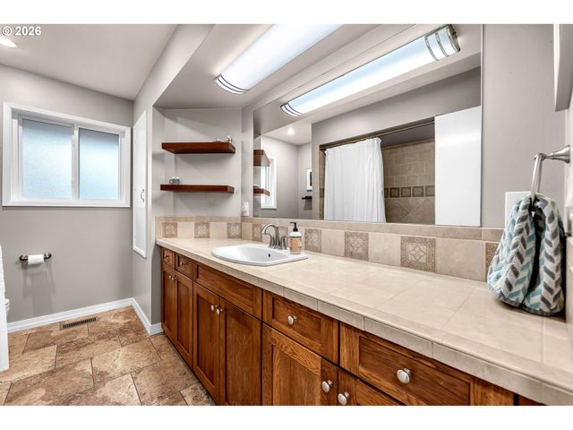 8901 BEACON Ave, Vancouver, WA 98664