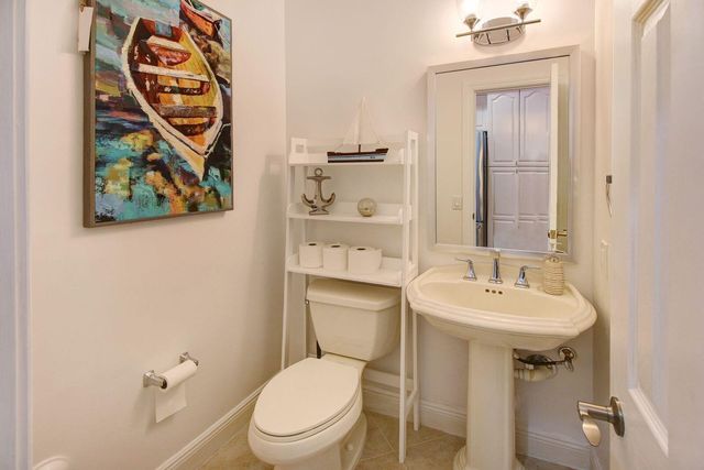 218 Pine Avenue, Lauderdale By The Sea, FL 33308