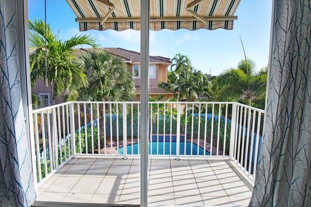 218 Pine Avenue, Lauderdale By The Sea, FL 33308