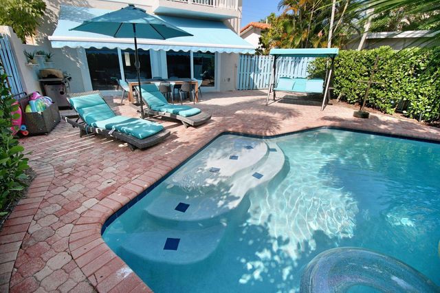 218 Pine Avenue, Lauderdale By The Sea, FL 33308