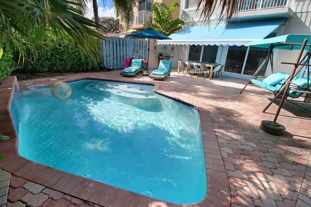 218 Pine Avenue, Lauderdale By The Sea, FL 33308