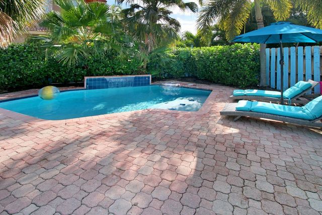 218 Pine Avenue, Lauderdale By The Sea, FL 33308