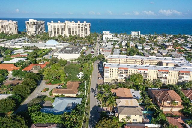218 Pine Avenue, Lauderdale By The Sea, FL 33308