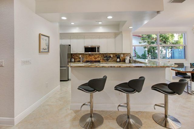 218 Pine Avenue, Lauderdale By The Sea, FL 33308