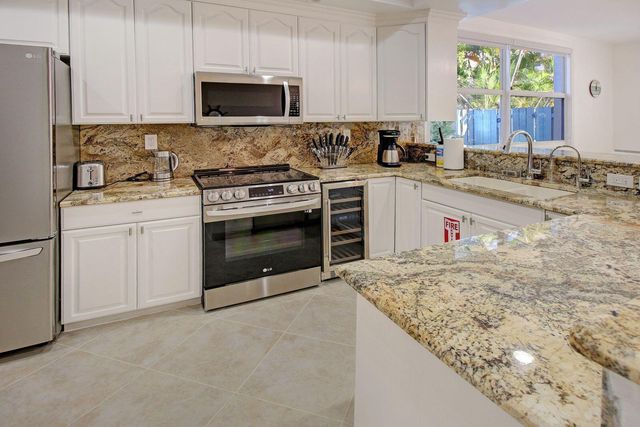 218 Pine Avenue, Lauderdale By The Sea, FL 33308