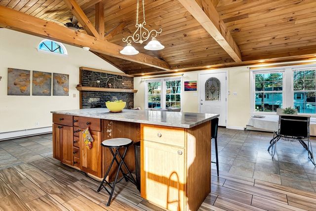 8 Sunrise Shrs E, Dudley, MA 01571