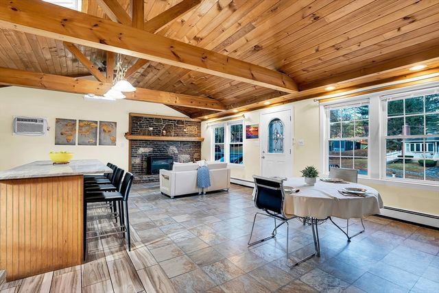 8 Sunrise Shrs E, Dudley, MA 01571