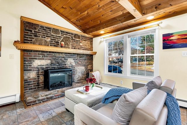 8 Sunrise Shrs E, Dudley, MA 01571