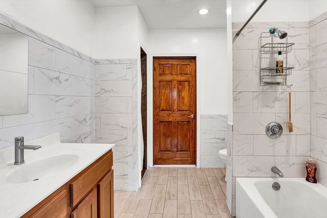 8 Sunrise Shrs E, Dudley, MA 01571