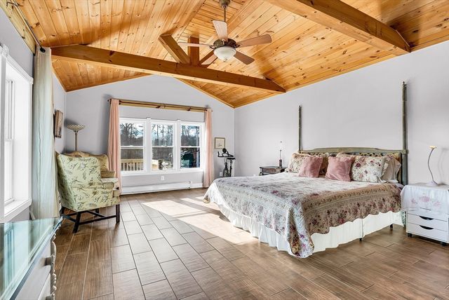 8 Sunrise Shrs E, Dudley, MA 01571