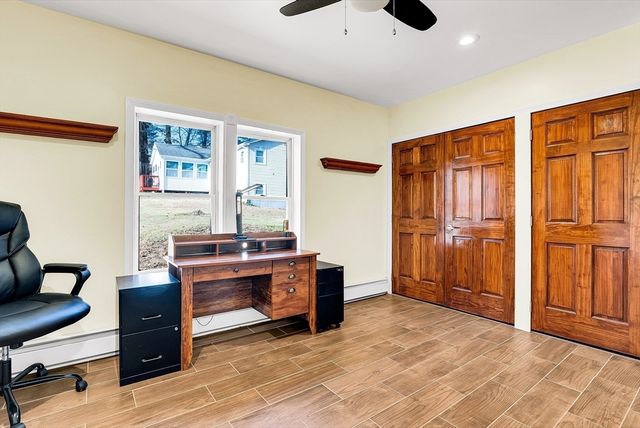 8 Sunrise Shrs E, Dudley, MA 01571