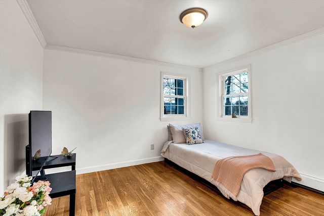 8 Sunrise Shrs E, Dudley, MA 01571