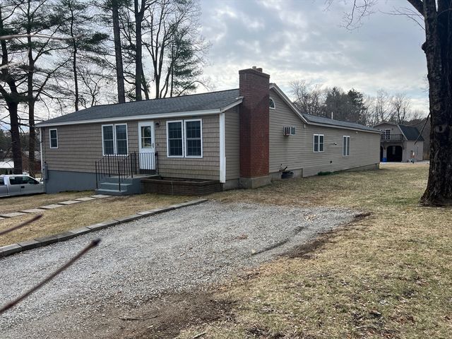 8 Sunrise Shrs E, Dudley, MA 01571
