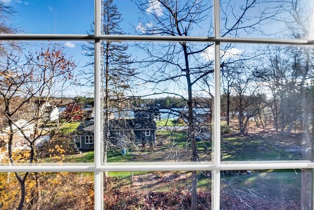 8 Sunrise Shrs E, Dudley, MA 01571