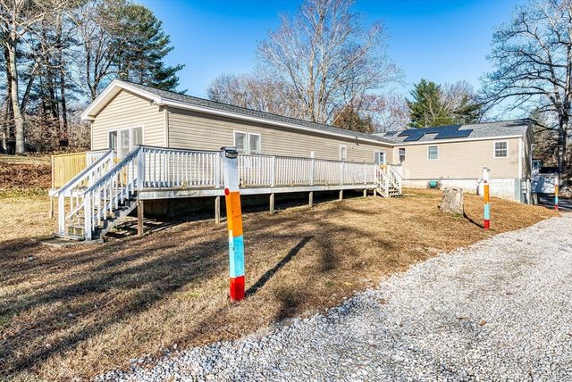 8 Sunrise Shrs E, Dudley, MA 01571