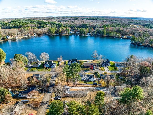 8 Sunrise Shrs E, Dudley, MA 01571