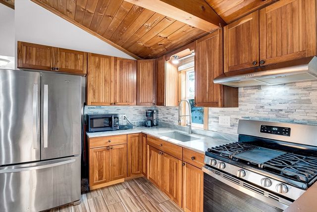 8 Sunrise Shrs E, Dudley, MA 01571