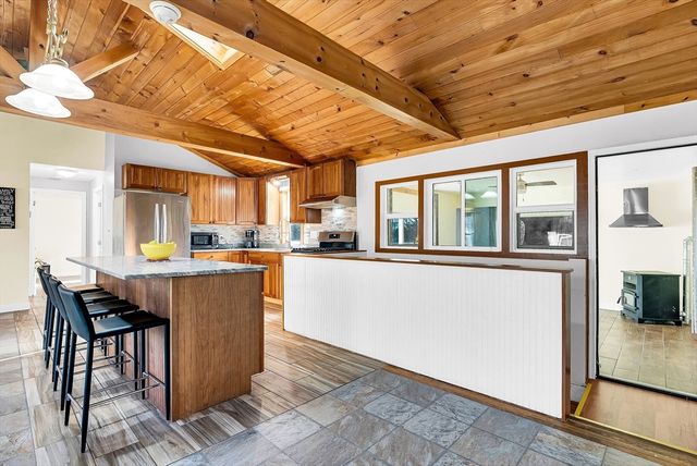 8 Sunrise Shrs E, Dudley, MA 01571