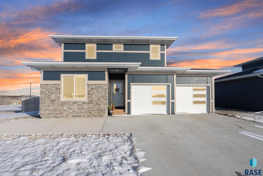 234 Creekside Ave Avenue, Harrisburg, SD 57032