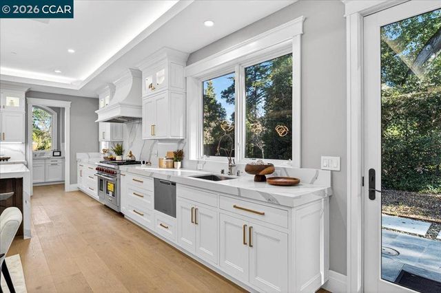 78 Middlefield Rd, Atherton, CA 94027