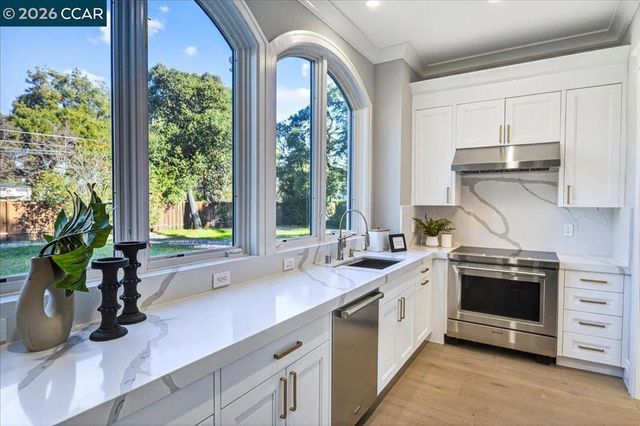 78 Middlefield Rd, Atherton, CA 94027