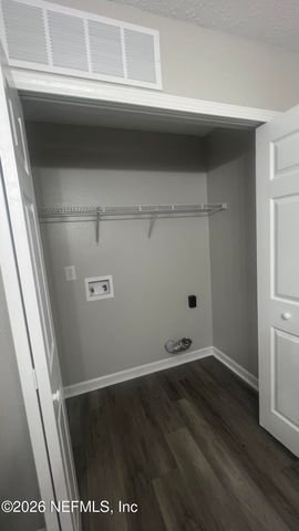 8484 INDIA Avenue, Jacksonville, FL 32211