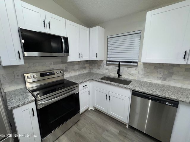 8484 INDIA Avenue, Jacksonville, FL 32211