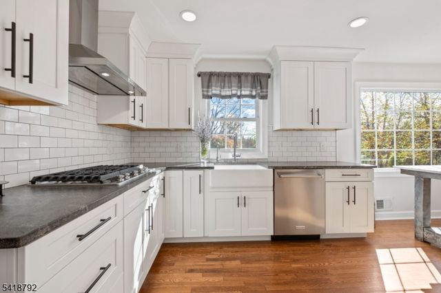 423 Windmill Way, Branchburg Twp., NJ 08876