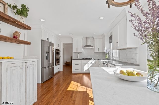 423 Windmill Way, Branchburg Twp., NJ 08876