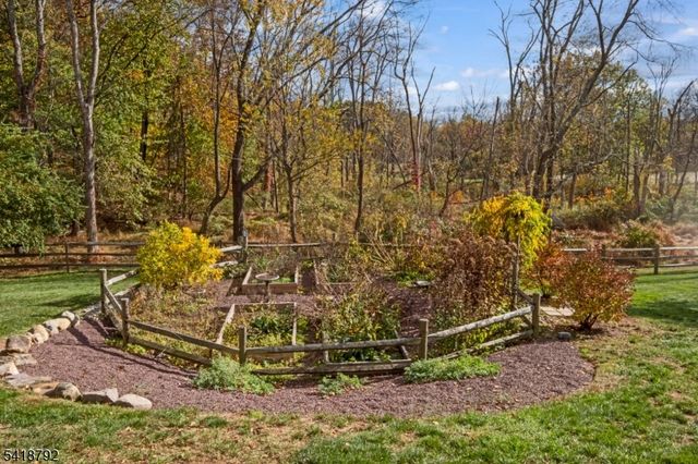 423 Windmill Way, Branchburg Twp., NJ 08876