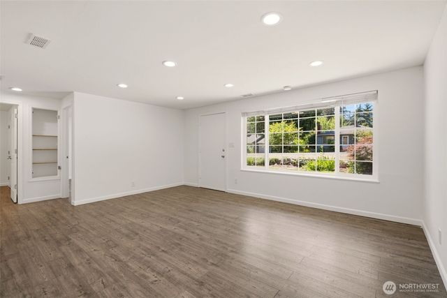15520 32nd Avenue NE, Shoreline, WA 98155