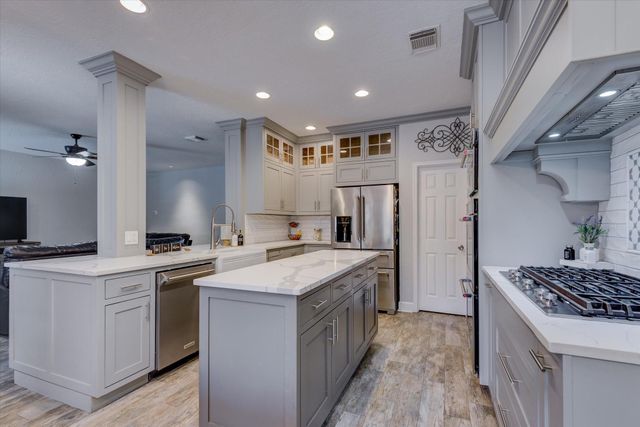 2402 Sarasota Drive, Friendswood, TX 77546