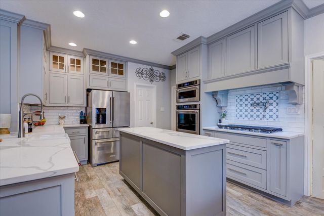 2402 Sarasota Drive, Friendswood, TX 77546