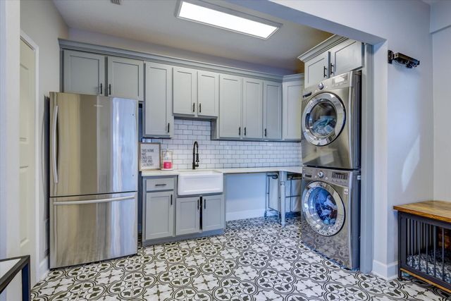 2402 Sarasota Drive, Friendswood, TX 77546