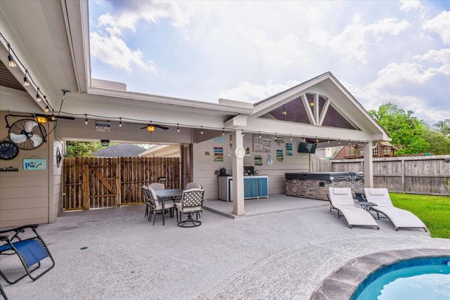 2402 Sarasota Drive, Friendswood, TX 77546