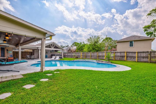 2402 Sarasota Drive, Friendswood, TX 77546