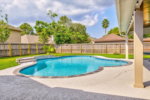 2402 Sarasota Drive, Friendswood, TX 77546