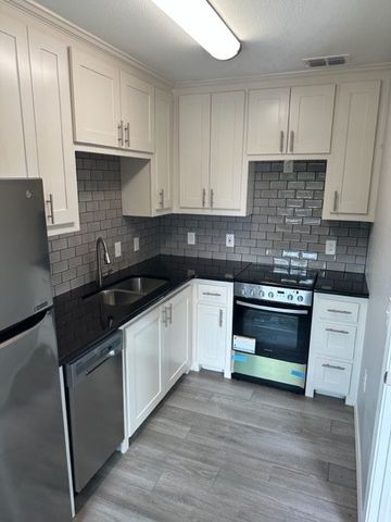 3015 Bryant Irvin Road N 205, Fort Worth, TX 76107