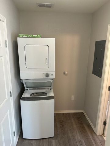 3015 Bryant Irvin Road N 205, Fort Worth, TX 76107