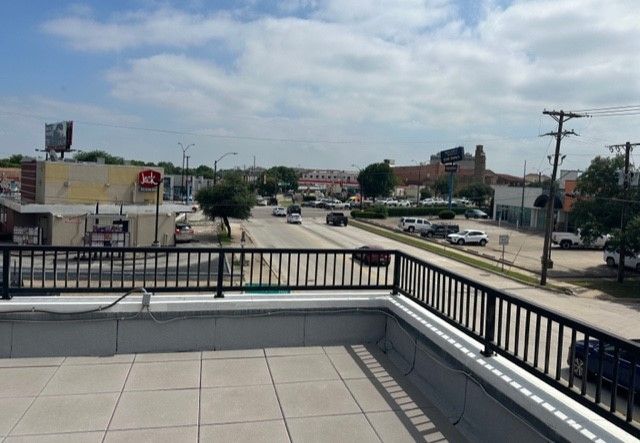 3015 Bryant Irvin Road N 205, Fort Worth, TX 76107