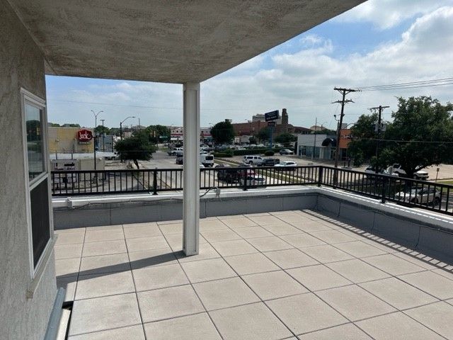 3015 Bryant Irvin Road N 205, Fort Worth, TX 76107