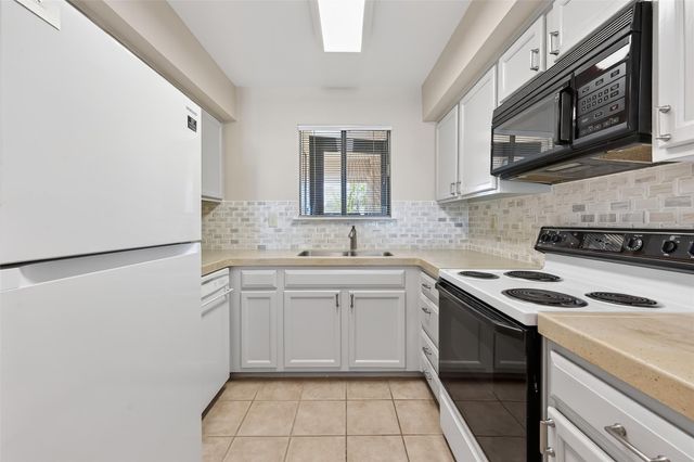 209 Lakeview Terrace D, Conroe, TX 77356