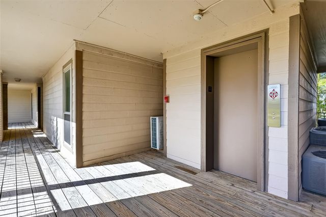 209 Lakeview Terrace D, Conroe, TX 77356