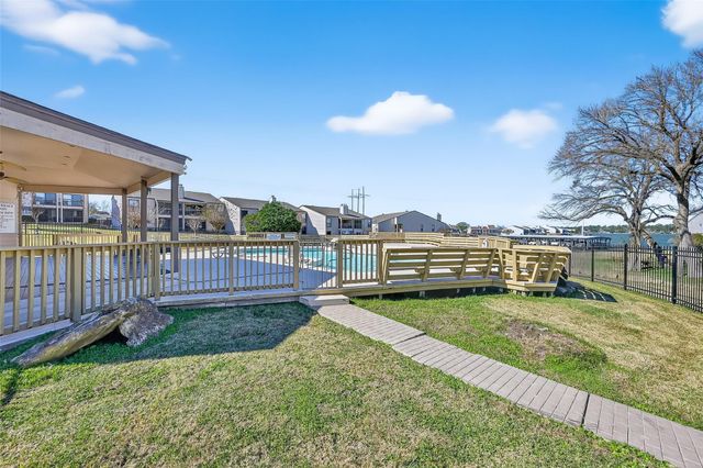 209 Lakeview Terrace D, Conroe, TX 77356