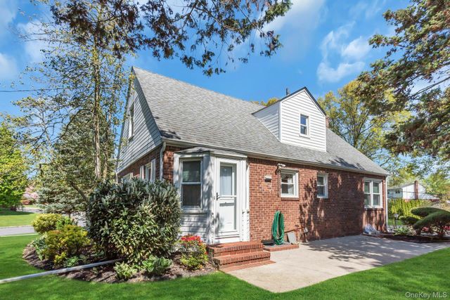 304 Old Courthouse Road, New Hyde Park, NY 11040