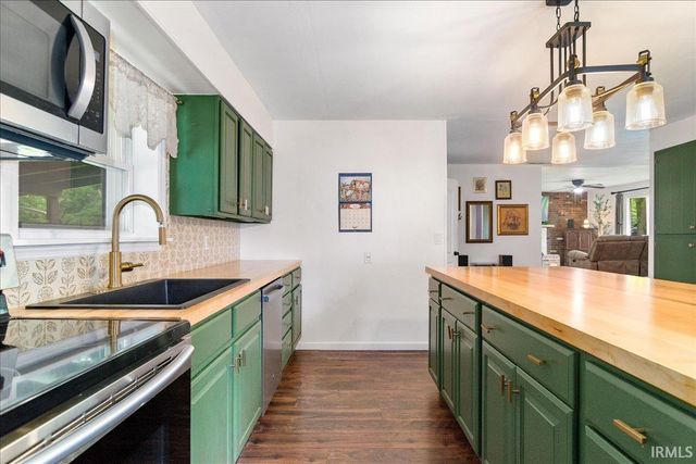 77 Morrow Lane, Boonville, IN 47601