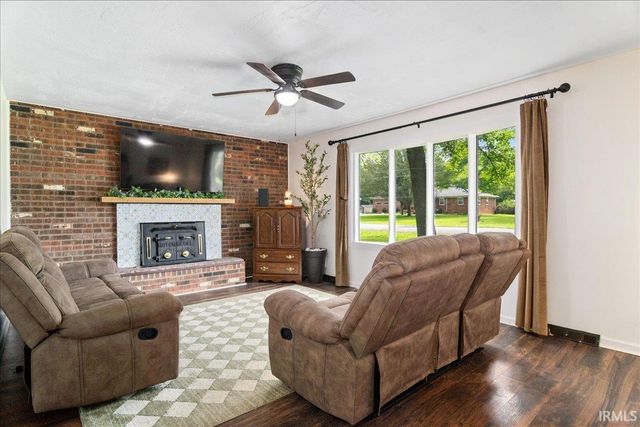 77 Morrow Lane, Boonville, IN 47601