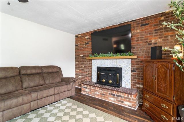 77 Morrow Lane, Boonville, IN 47601